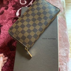 LV wallet
